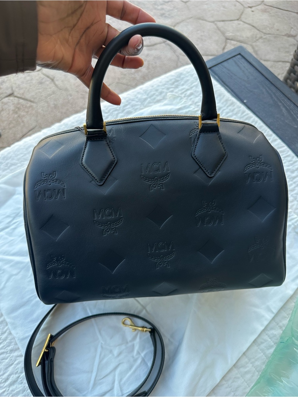 MCM Ella Boston Bag In Maxi Monogram Leather - Picture 3 of 10